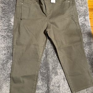 🌻🌻🌻🌻TORRID CROP BOMBSHELL SKINNY DUSTY OLIVE 🫒 Color🌻🌻🌻🌻